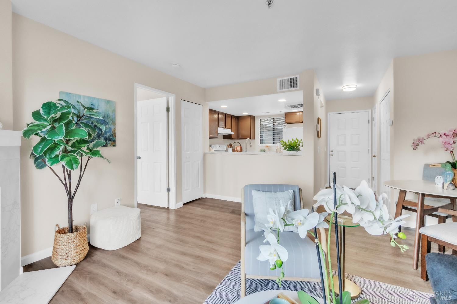 Detail Gallery Image 3 of 27 For 202 Mariner Way, Novato,  CA 94945 - 1 Beds | 1 Baths