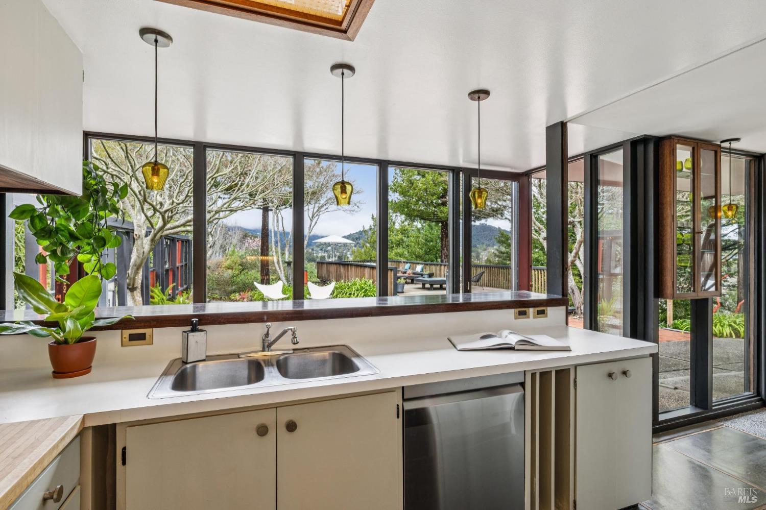 Detail Gallery Image 31 of 58 For 18 Laverne Ave, Mill Valley,  CA 94941 - 4 Beds | 3 Baths