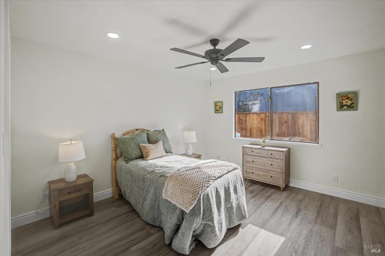 Detail Gallery Image 28 of 47 For 580 Yellowstone Dr, Vacaville,  CA 95687 - 3 Beds | 2/1 Baths