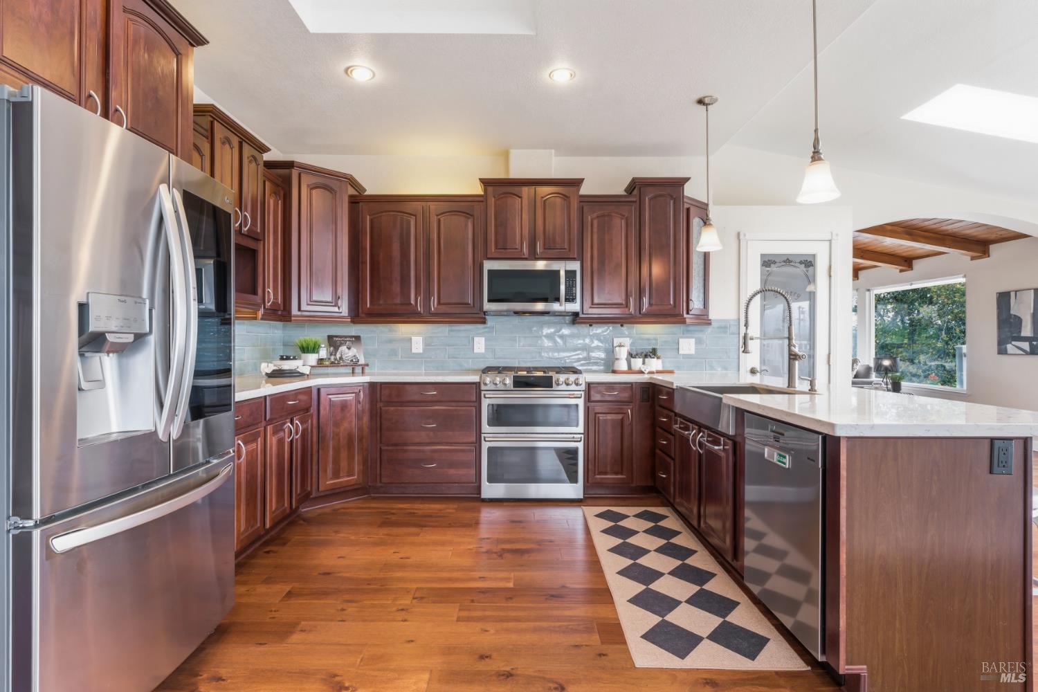 Detail Gallery Image 6 of 29 For 1491 Karen Dr, Benicia,  CA 94510 - 5 Beds | 3 Baths