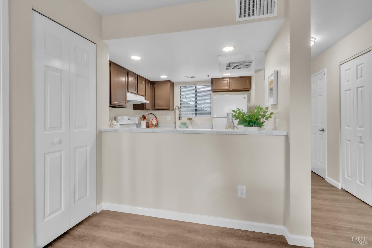 Detail Gallery Image 9 of 27 For 202 Mariner Way, Novato,  CA 94945 - 1 Beds | 1 Baths