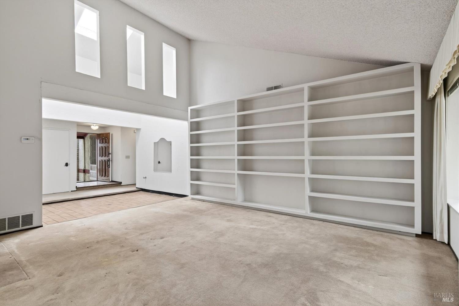 Detail Gallery Image 9 of 29 For 879 Oxford Way, Benicia,  CA 94510 - 4 Beds | 2 Baths