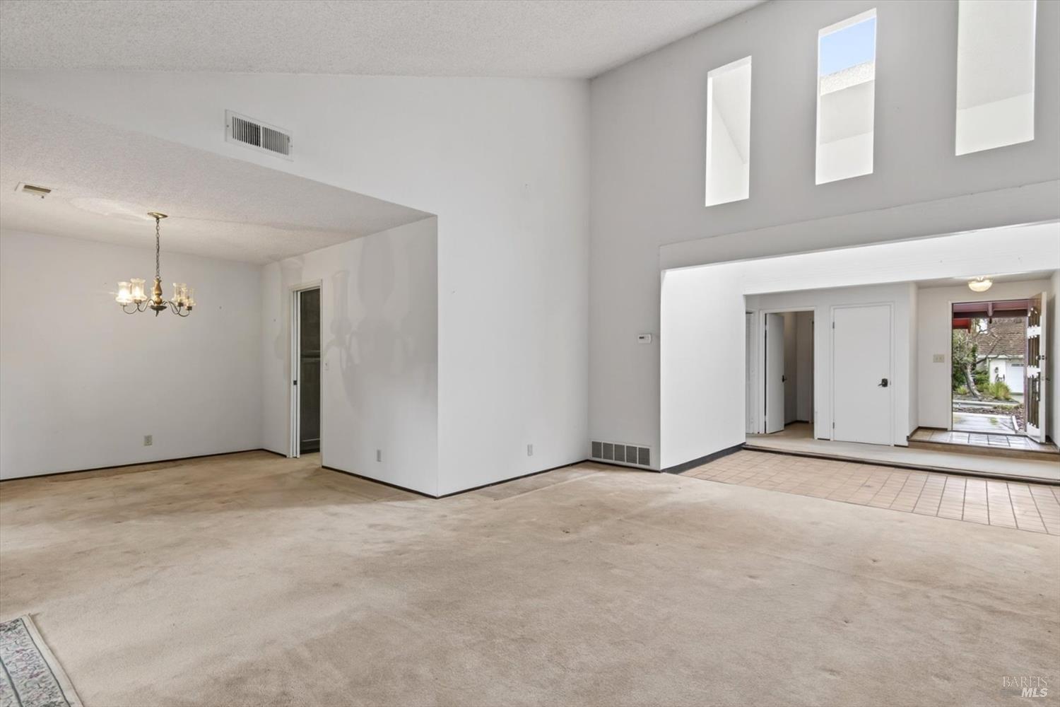 Detail Gallery Image 8 of 29 For 879 Oxford Way, Benicia,  CA 94510 - 4 Beds | 2 Baths