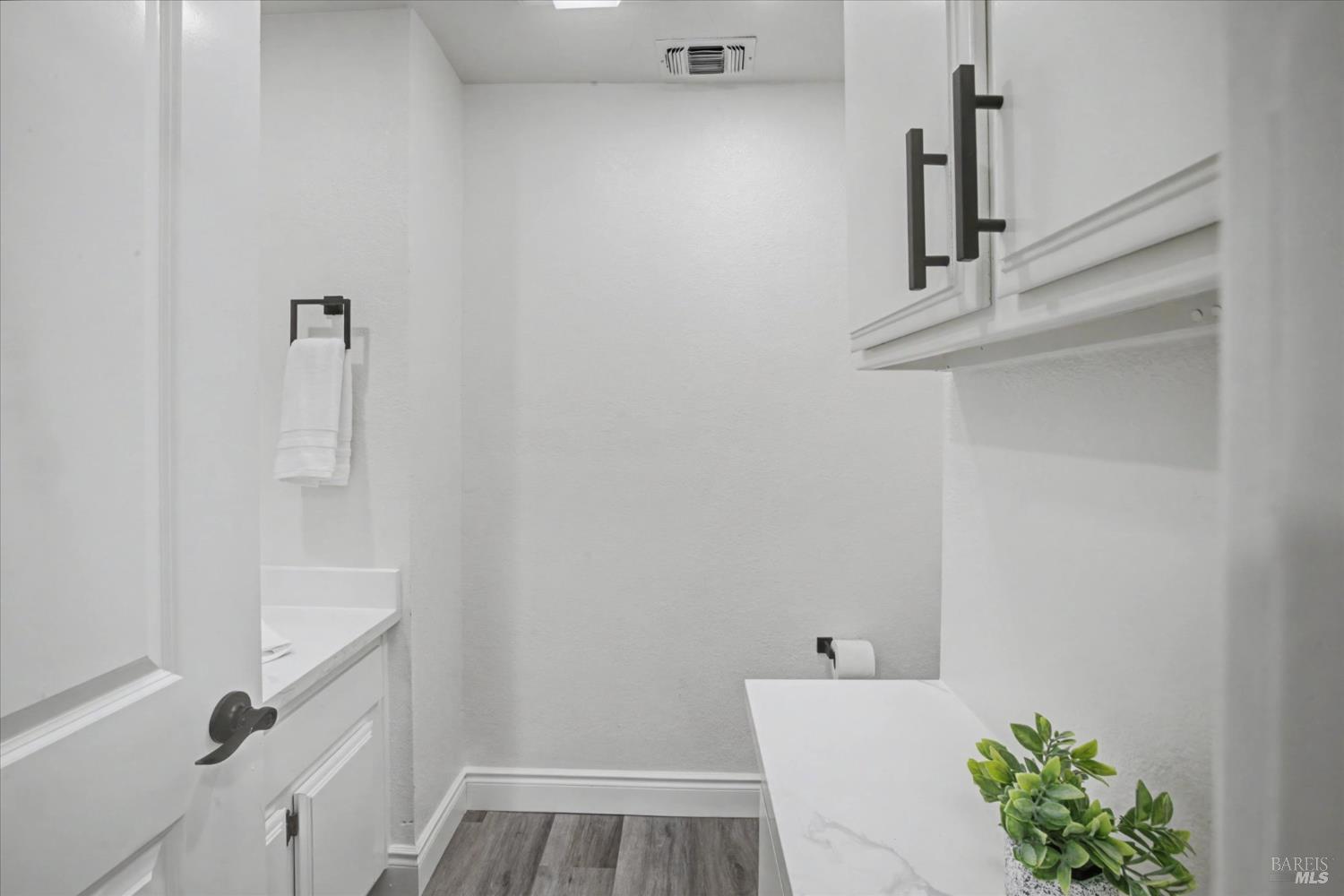 Detail Gallery Image 15 of 47 For 580 Yellowstone Dr, Vacaville,  CA 95687 - 3 Beds | 2/1 Baths