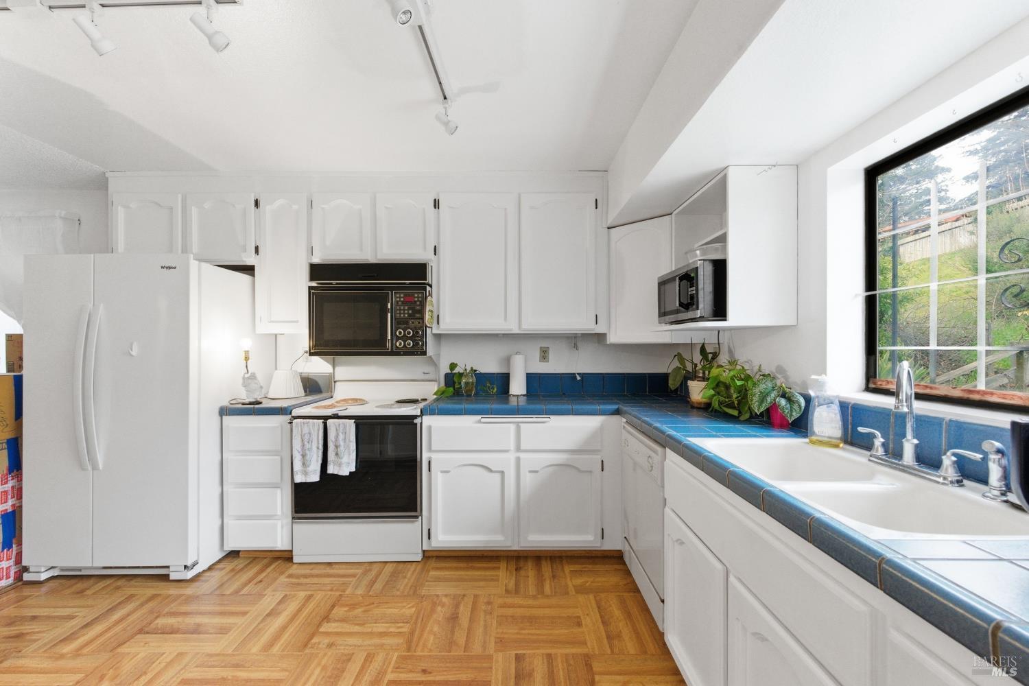 Detail Gallery Image 12 of 26 For 278 Cadloni Ln, Vallejo,  CA 94591 - 3 Beds | 2 Baths