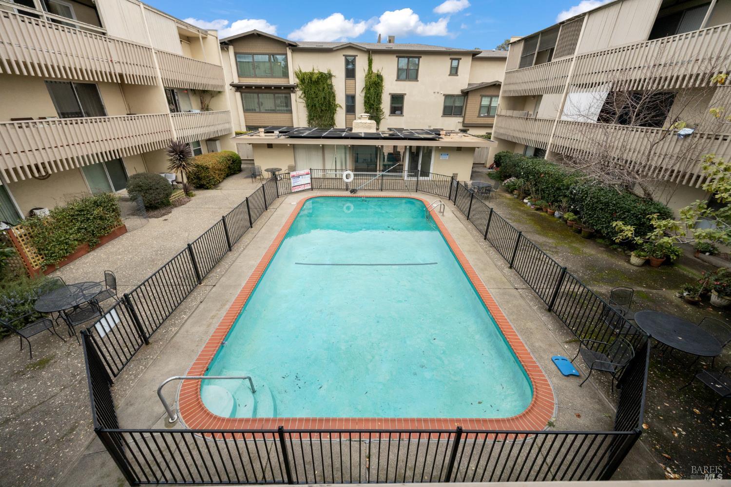 Detail Gallery Image 13 of 18 For 260 Merrydale Rd #14,  San Rafael,  CA 94903 - 2 Beds | 1 Baths