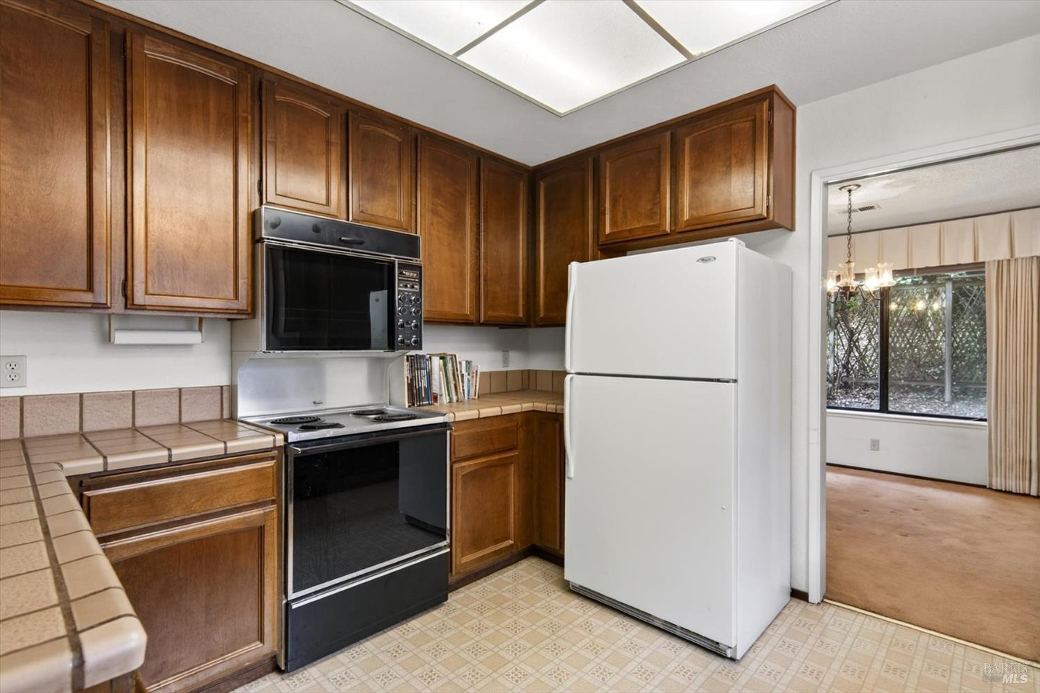 Detail Gallery Image 15 of 29 For 879 Oxford Way, Benicia,  CA 94510 - 4 Beds | 2 Baths