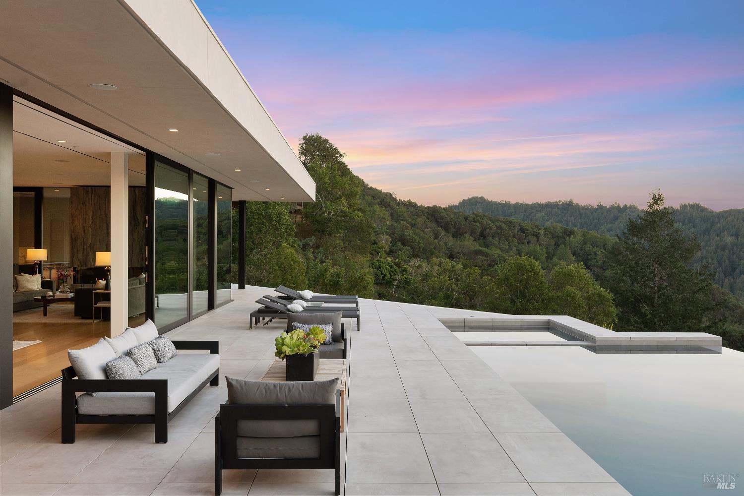 Detail Gallery Image 25 of 29 For 70 Ridgecrest Rd, Kentfield,  CA 94904 - 6 Beds | 6/2 Baths