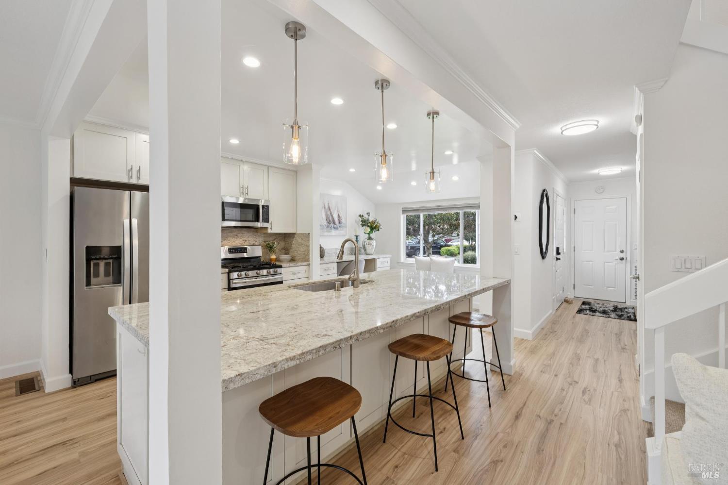 Detail Gallery Image 16 of 36 For 111 Nantucket Cv, San Rafael,  CA 94901 - 2 Beds | 2/1 Baths