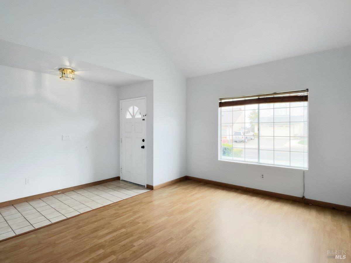 Detail Gallery Image 12 of 41 For 157 Haviture Way, Vallejo,  CA 94589 - 3 Beds | 2/1 Baths