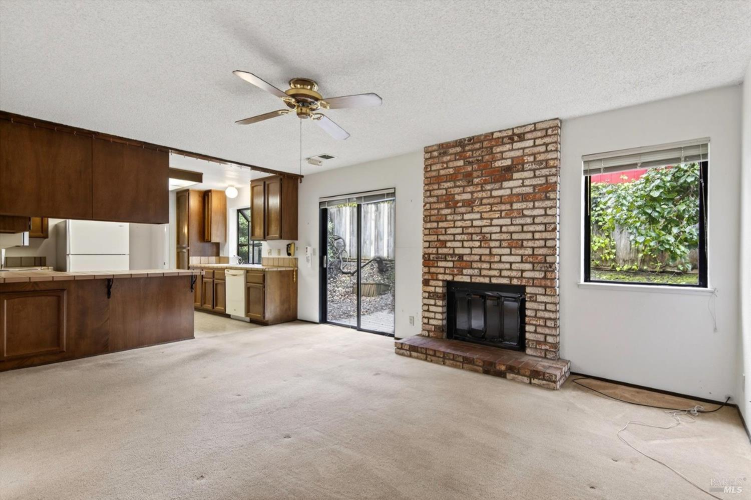 Detail Gallery Image 17 of 29 For 879 Oxford Way, Benicia,  CA 94510 - 4 Beds | 2 Baths