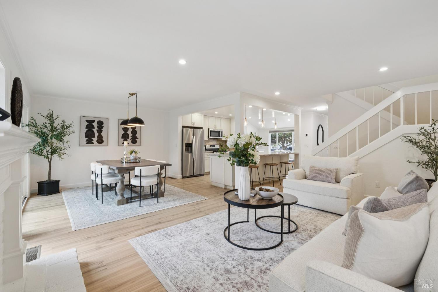 Detail Gallery Image 5 of 36 For 111 Nantucket Cv, San Rafael,  CA 94901 - 2 Beds | 2/1 Baths