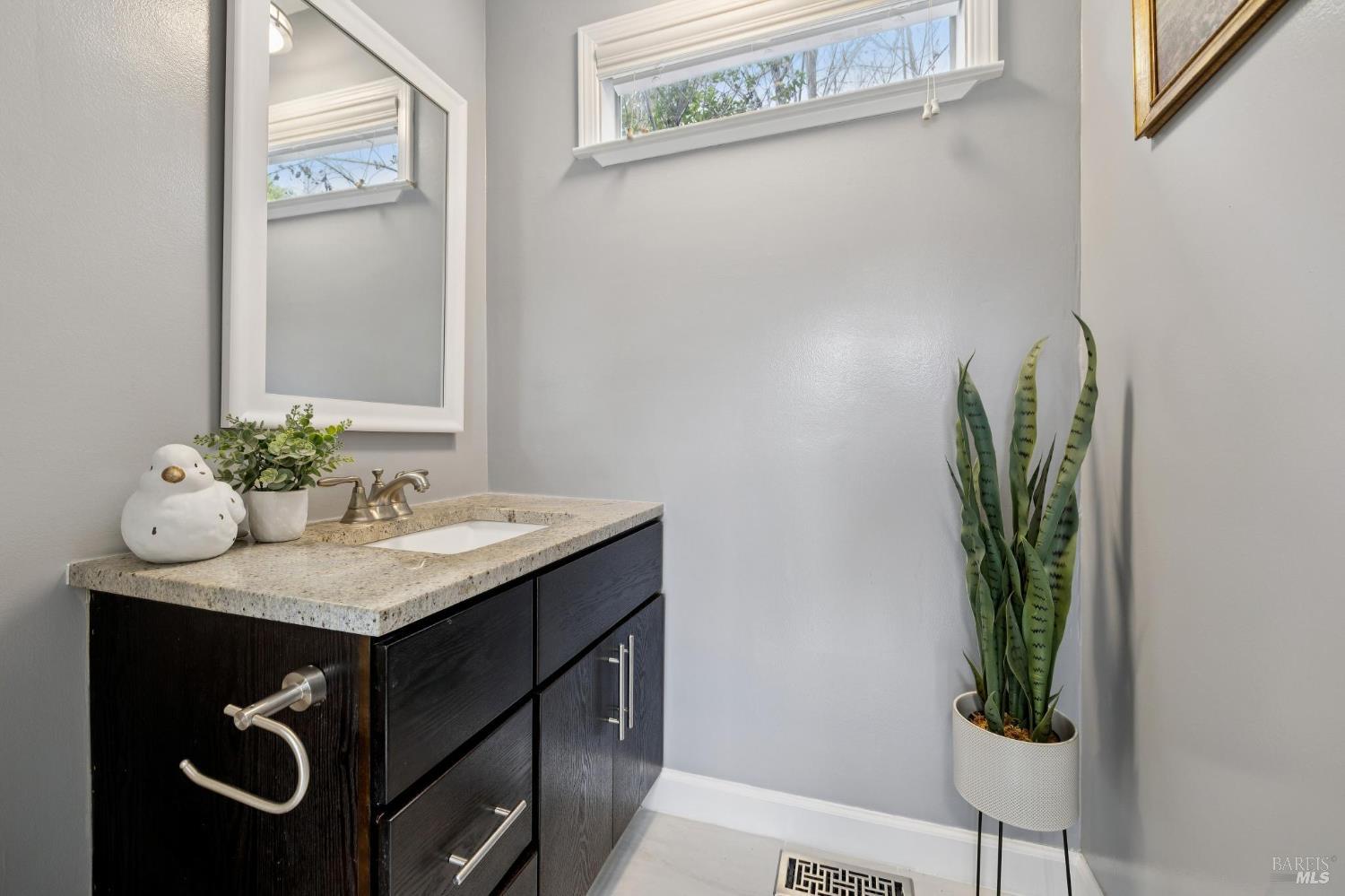 Detail Gallery Image 21 of 36 For 111 Nantucket Cv, San Rafael,  CA 94901 - 2 Beds | 2/1 Baths