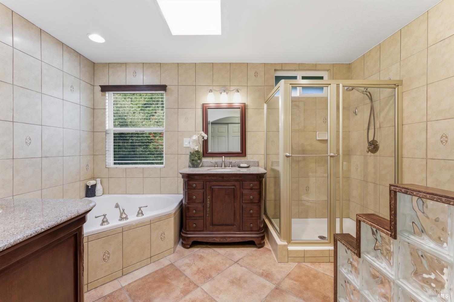 Detail Gallery Image 15 of 29 For 1491 Karen Dr, Benicia,  CA 94510 - 5 Beds | 3 Baths