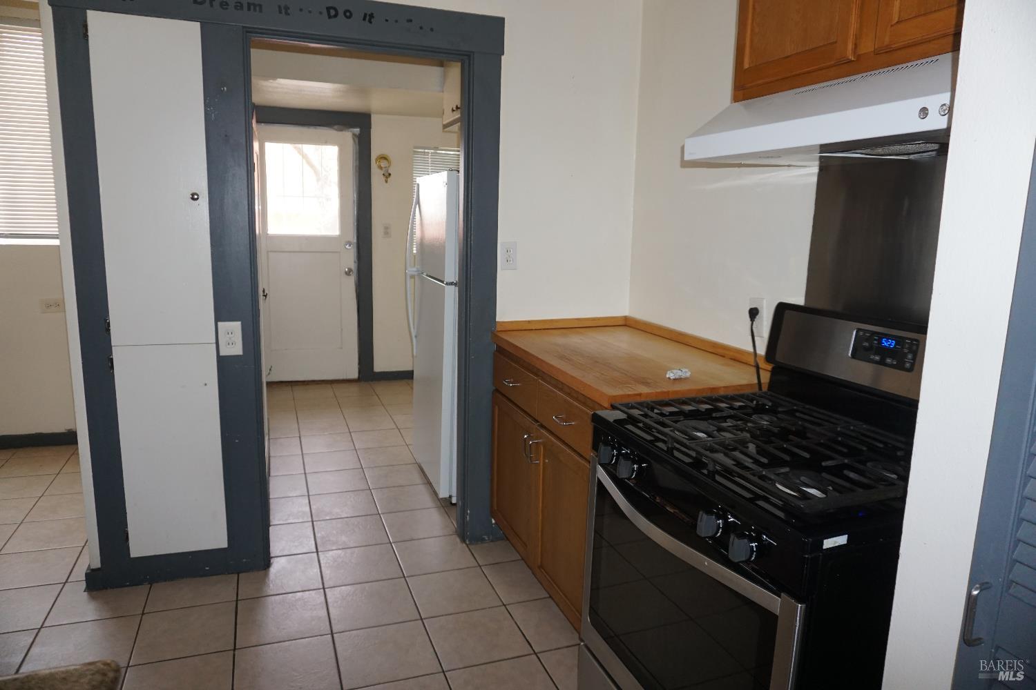 Detail Gallery Image 8 of 28 For 312 Central Ave, Vallejo,  CA 94590 - 2 Beds | 1 Baths