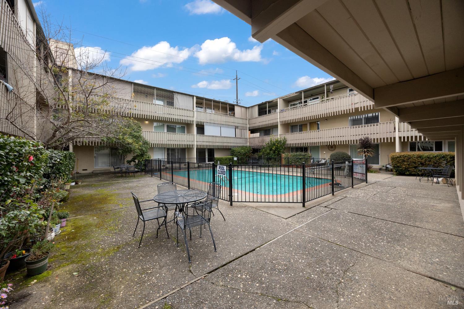 Detail Gallery Image 15 of 18 For 260 Merrydale Rd #14,  San Rafael,  CA 94903 - 2 Beds | 1 Baths