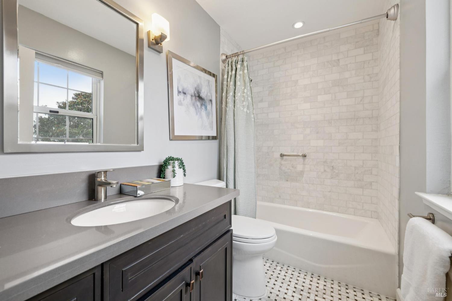 Detail Gallery Image 31 of 36 For 111 Nantucket Cv, San Rafael,  CA 94901 - 2 Beds | 2/1 Baths