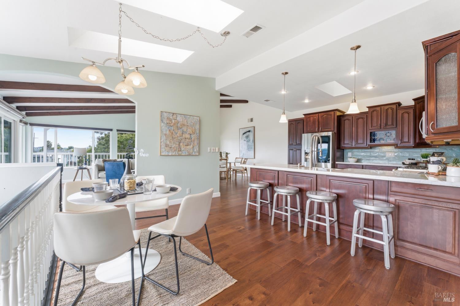 Detail Gallery Image 5 of 29 For 1491 Karen Dr, Benicia,  CA 94510 - 5 Beds | 3 Baths