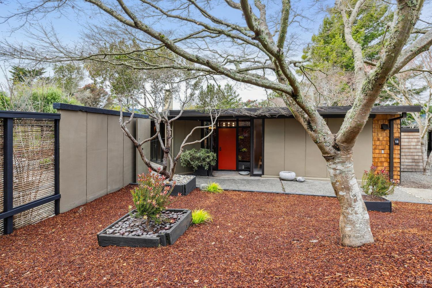 Detail Gallery Image 13 of 58 For 18 Laverne Ave, Mill Valley,  CA 94941 - 4 Beds | 3 Baths