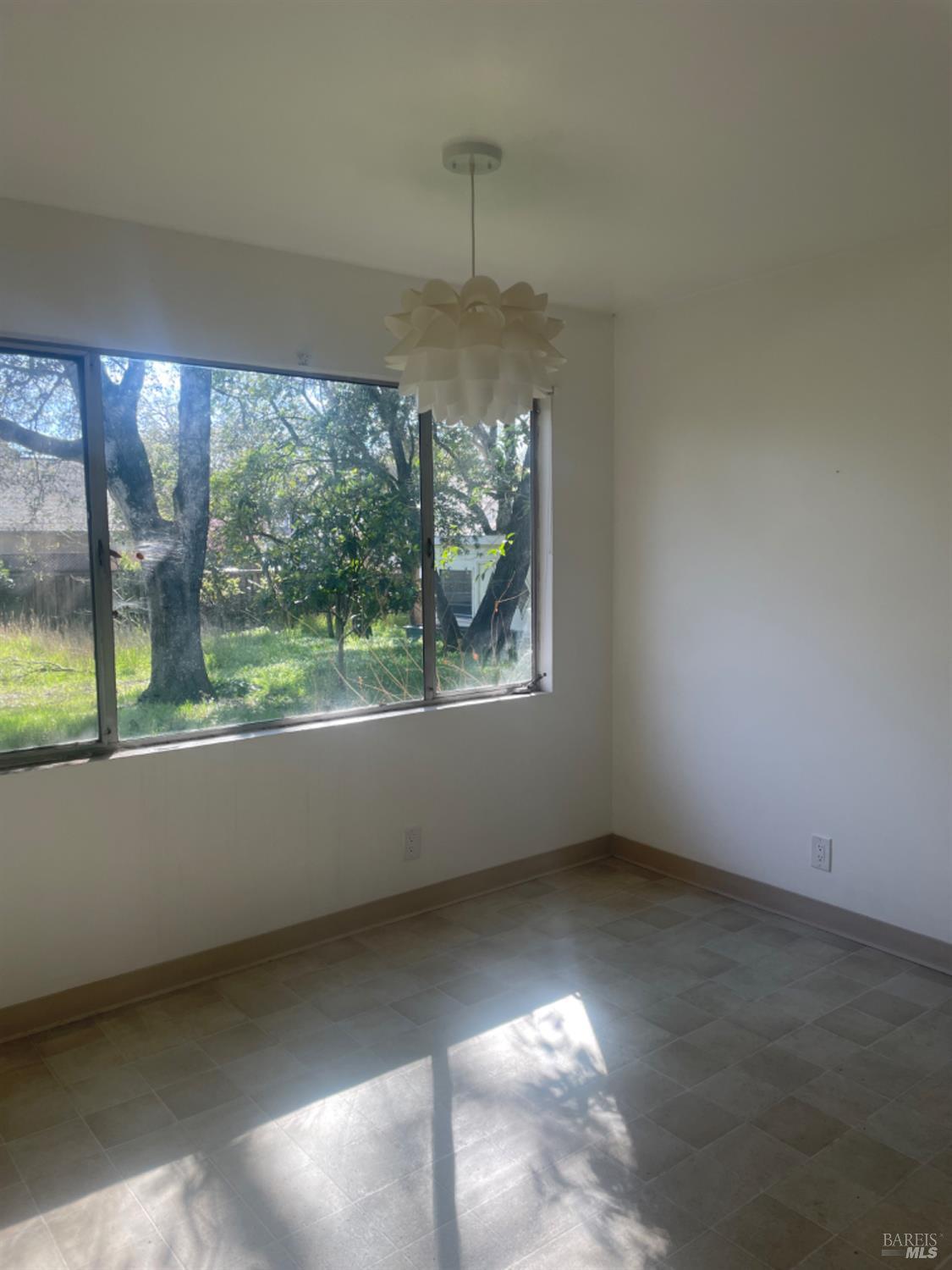 Detail Gallery Image 9 of 17 For 1395 Velma Ave, Santa Rosa,  CA 95403 - 2 Beds | 1 Baths