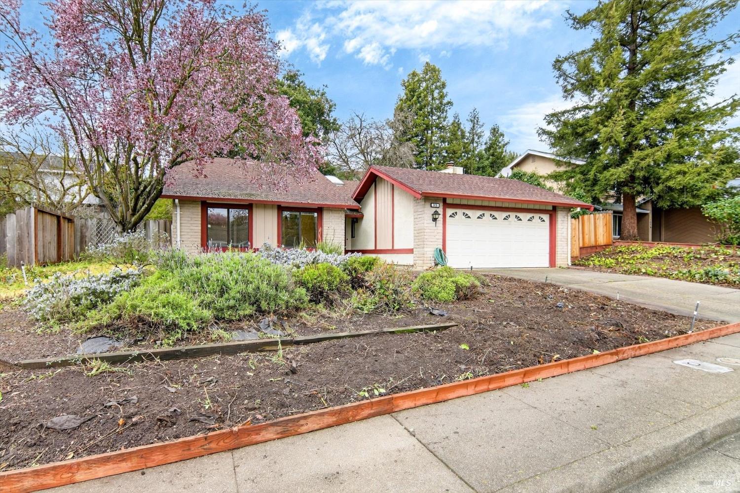 Detail Gallery Image 3 of 29 For 879 Oxford Way, Benicia,  CA 94510 - 4 Beds | 2 Baths