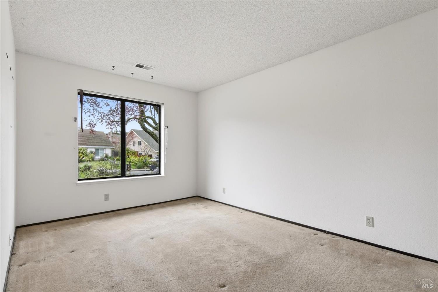 Detail Gallery Image 22 of 29 For 879 Oxford Way, Benicia,  CA 94510 - 4 Beds | 2 Baths