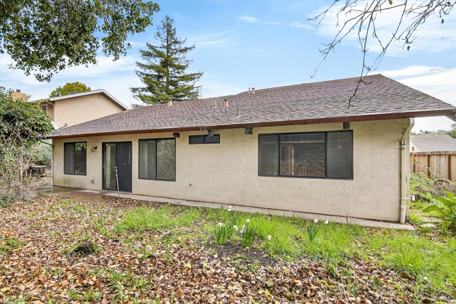 Detail Gallery Image 26 of 29 For 879 Oxford Way, Benicia,  CA 94510 - 4 Beds | 2 Baths