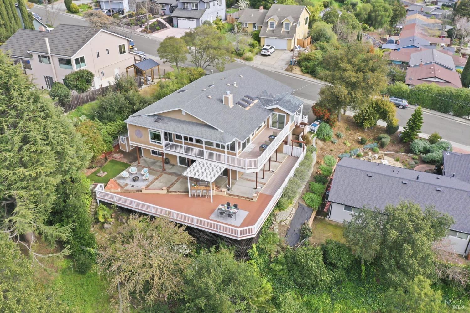 Detail Gallery Image 3 of 29 For 1491 Karen Dr, Benicia,  CA 94510 - 5 Beds | 3 Baths