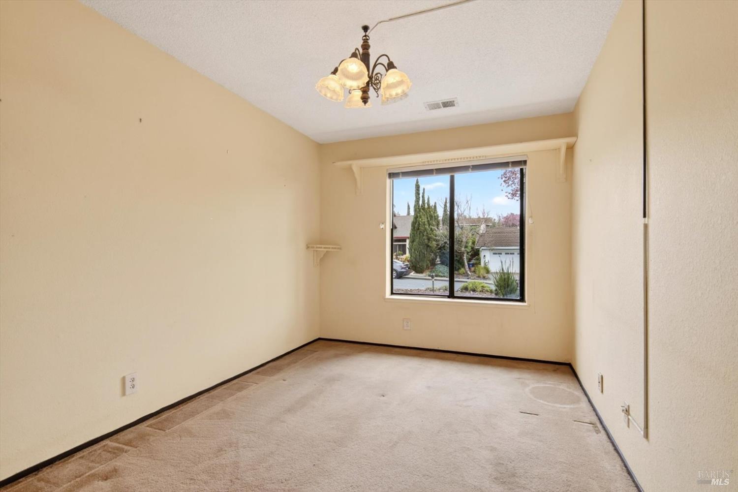 Detail Gallery Image 23 of 29 For 879 Oxford Way, Benicia,  CA 94510 - 4 Beds | 2 Baths