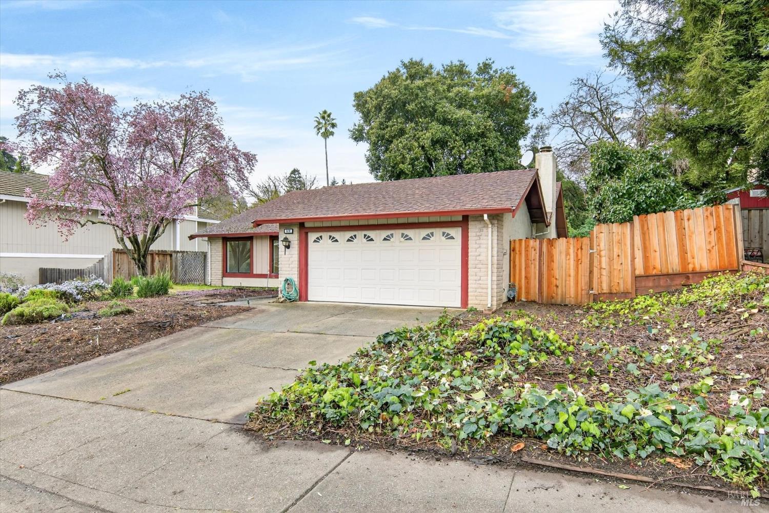 Detail Gallery Image 4 of 29 For 879 Oxford Way, Benicia,  CA 94510 - 4 Beds | 2 Baths