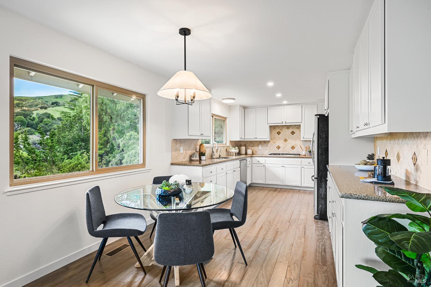 Detail Gallery Image 22 of 70 For 51 San Domingo Way, Novato,  CA 94945 - 4 Beds | 2/1 Baths