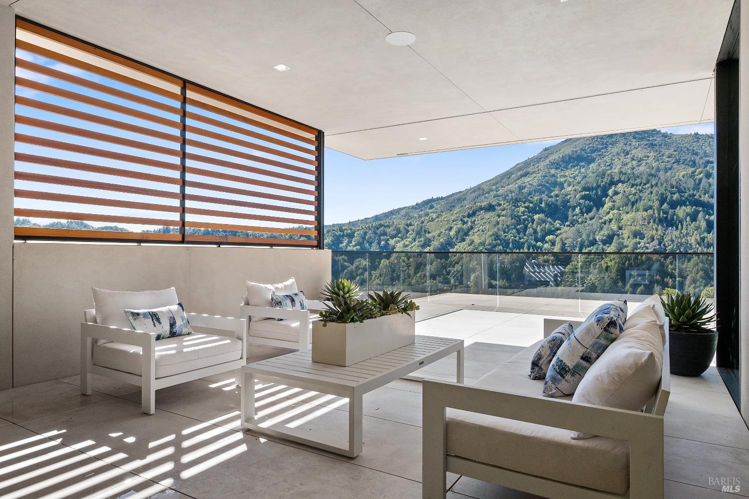 Detail Gallery Image 19 of 29 For 70 Ridgecrest Rd, Kentfield,  CA 94904 - 6 Beds | 6/2 Baths