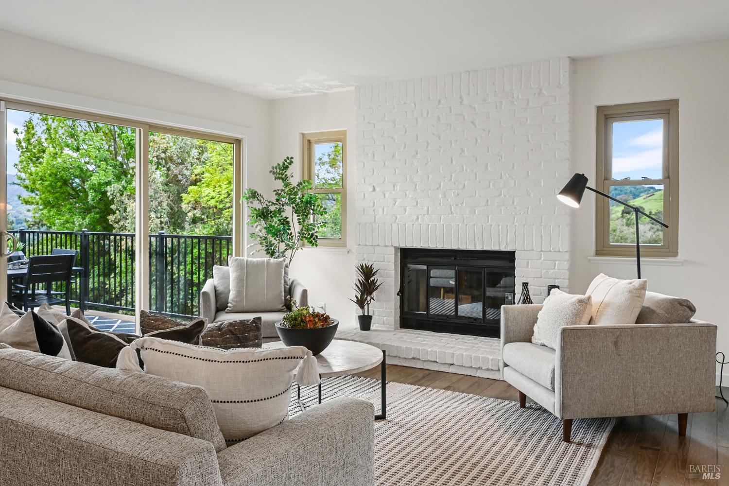 Detail Gallery Image 17 of 70 For 51 San Domingo Way, Novato,  CA 94945 - 4 Beds | 2/1 Baths