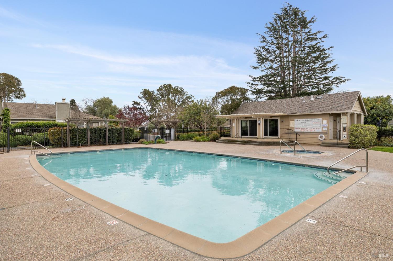 Detail Gallery Image 32 of 36 For 111 Nantucket Cv, San Rafael,  CA 94901 - 2 Beds | 2/1 Baths