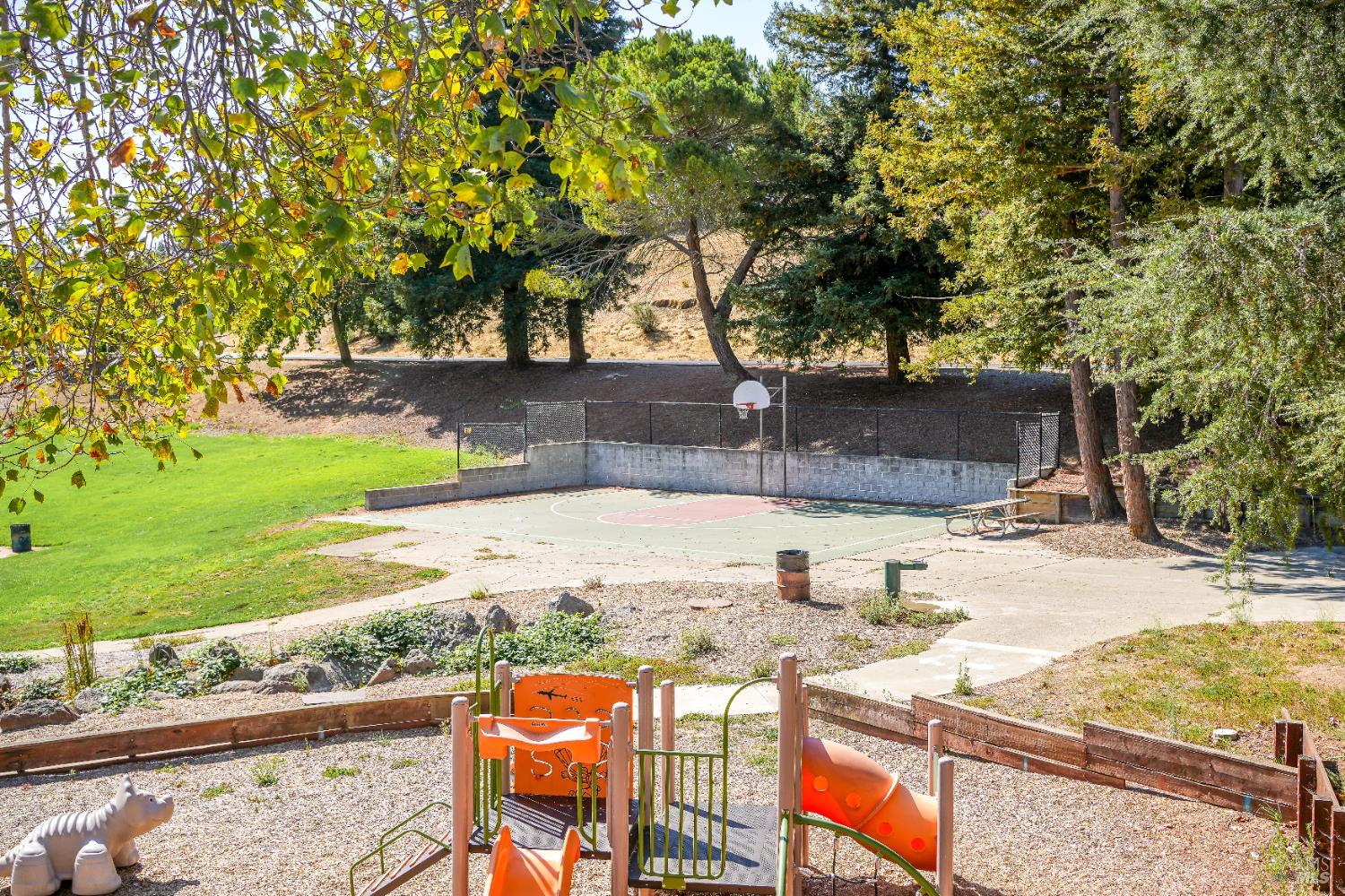 Detail Gallery Image 27 of 62 For 101 Panorama Dr, Benicia,  CA 94510 - 3 Beds | 1/1 Baths