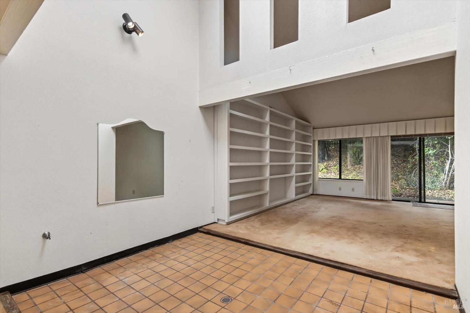 Detail Gallery Image 7 of 29 For 879 Oxford Way, Benicia,  CA 94510 - 4 Beds | 2 Baths