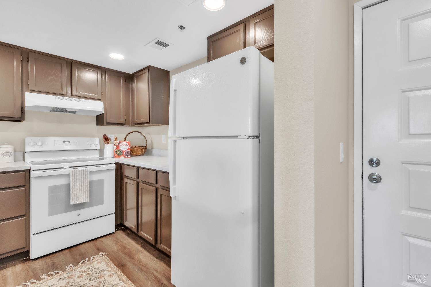 Detail Gallery Image 8 of 27 For 202 Mariner Way, Novato,  CA 94945 - 1 Beds | 1 Baths