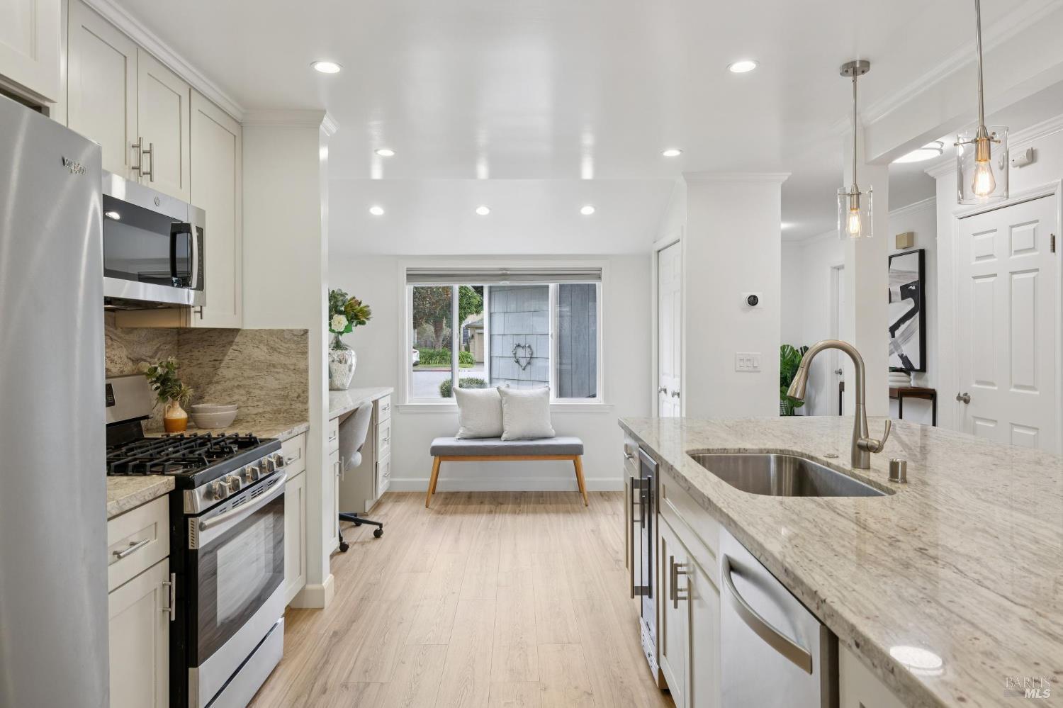 Detail Gallery Image 15 of 36 For 111 Nantucket Cv, San Rafael,  CA 94901 - 2 Beds | 2/1 Baths