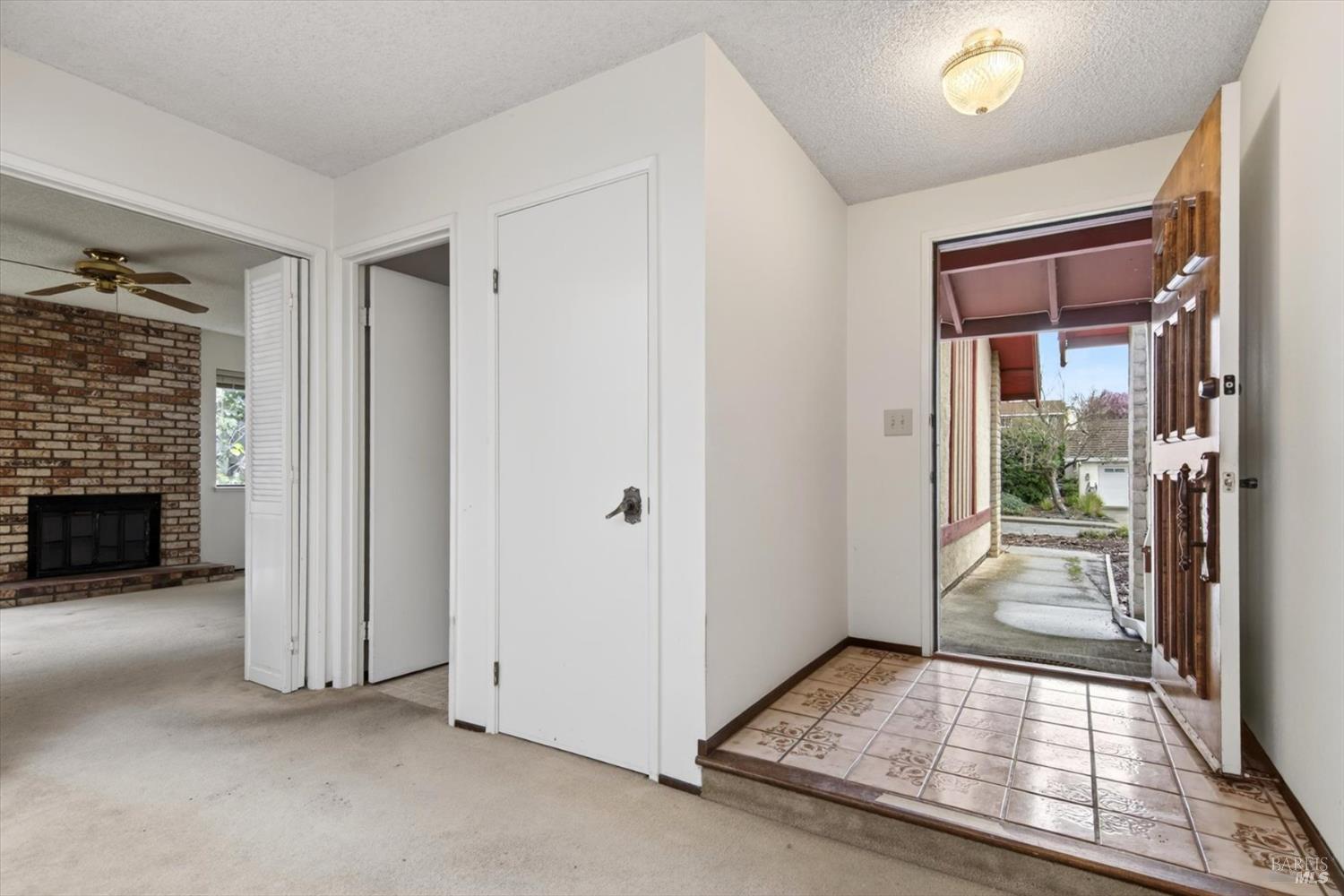 Detail Gallery Image 5 of 29 For 879 Oxford Way, Benicia,  CA 94510 - 4 Beds | 2 Baths