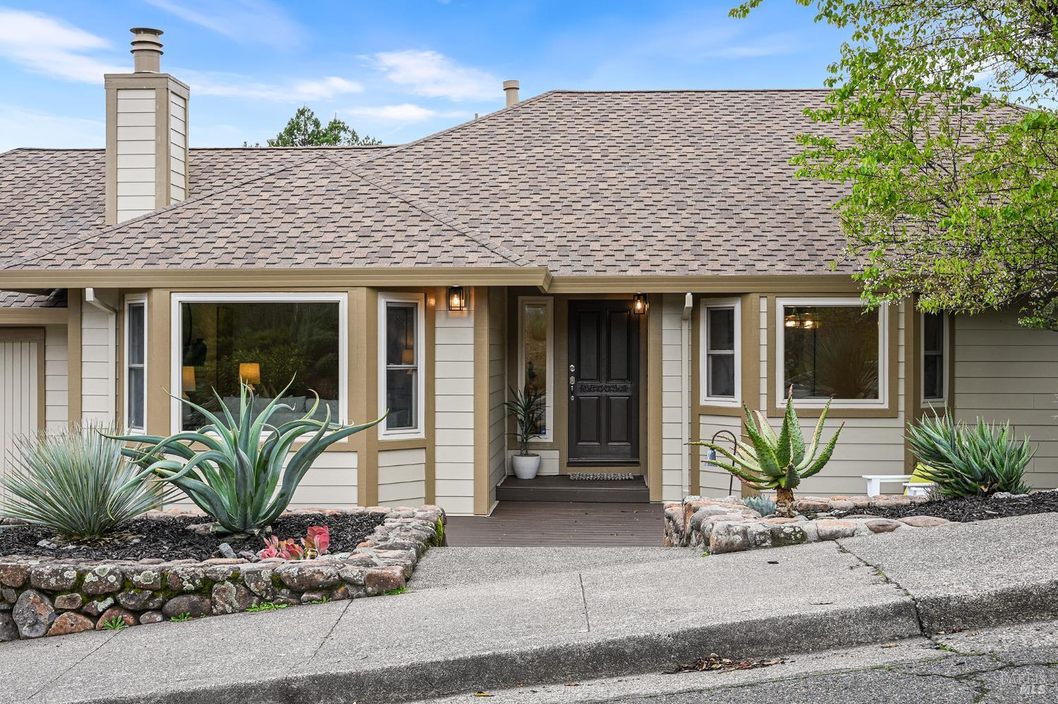 Detail Gallery Image 3 of 70 For 51 San Domingo Way, Novato,  CA 94945 - 4 Beds | 2/1 Baths