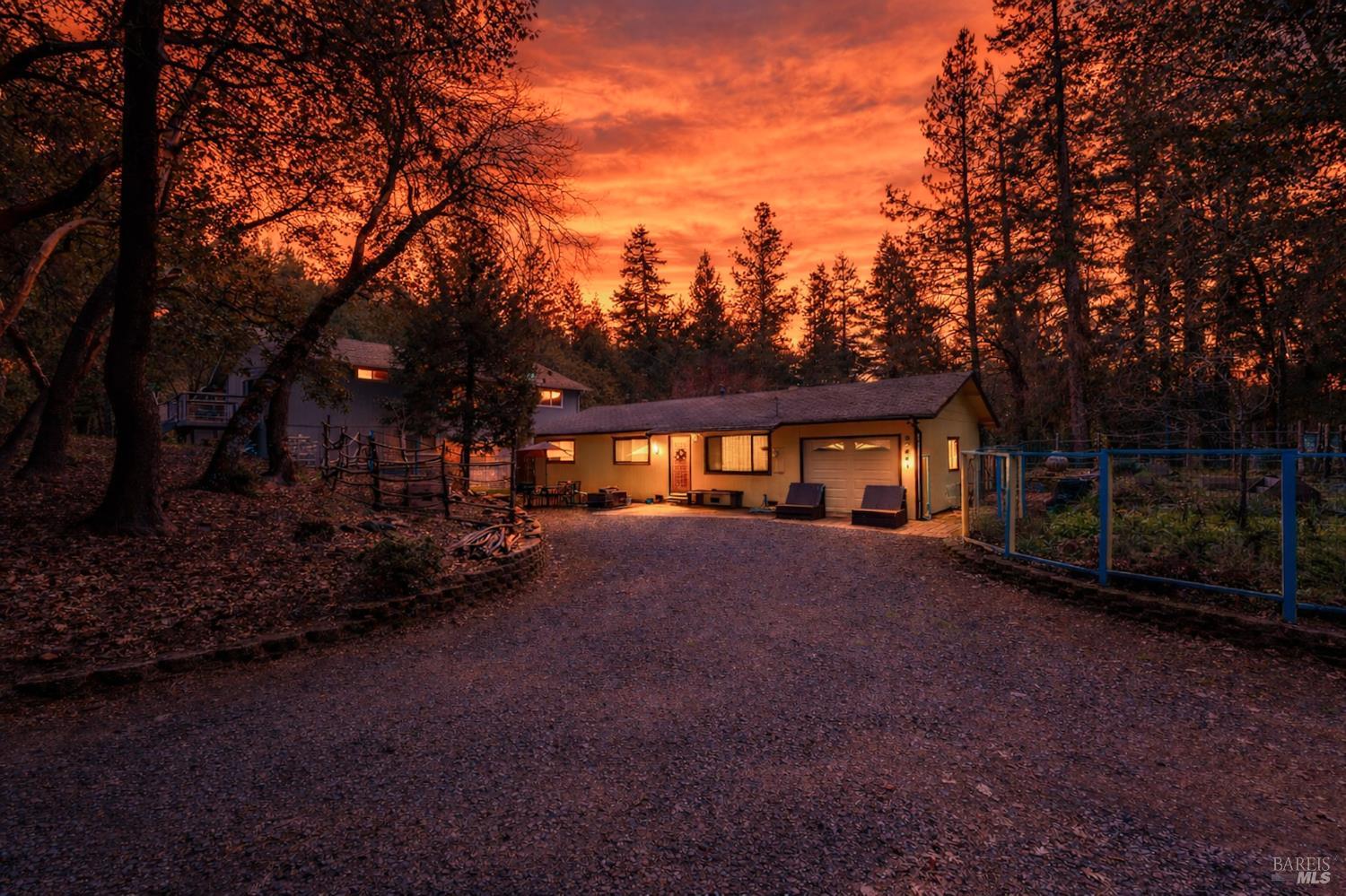 Detail Gallery Image 4 of 34 For 27431 Poppy Dr, Willits,  CA 95490 - 3 Beds | 2 Baths