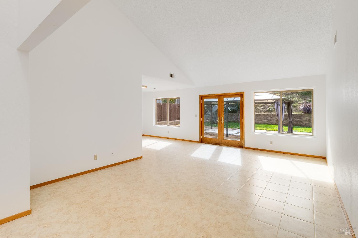 Detail Gallery Image 4 of 99 For 832 Rose Dr, Benicia,  CA 94510 - 4 Beds | 2 Baths