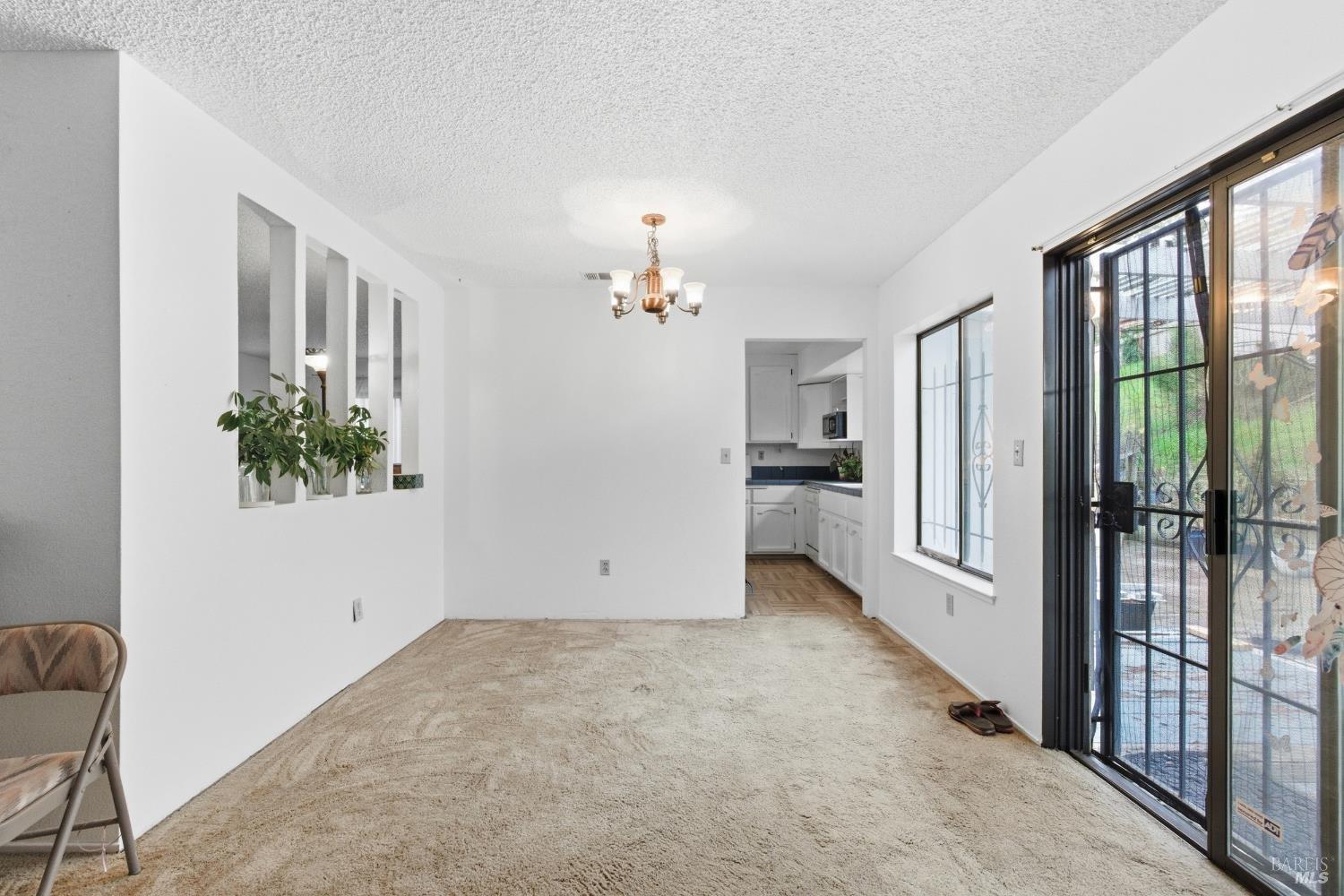 Detail Gallery Image 10 of 26 For 278 Cadloni Ln, Vallejo,  CA 94591 - 3 Beds | 2 Baths