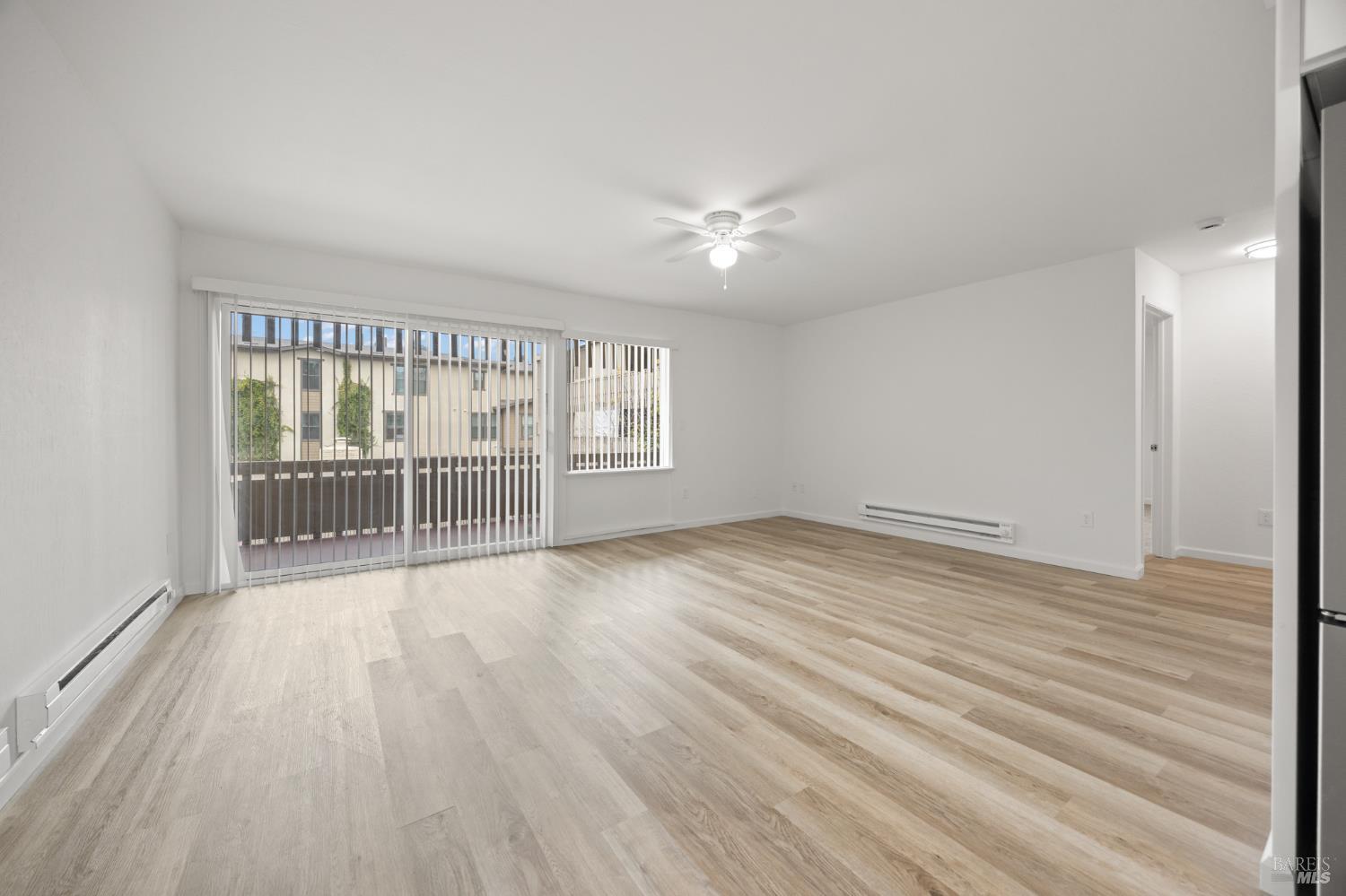 Detail Gallery Image 4 of 18 For 260 Merrydale Rd #14,  San Rafael,  CA 94903 - 2 Beds | 1 Baths