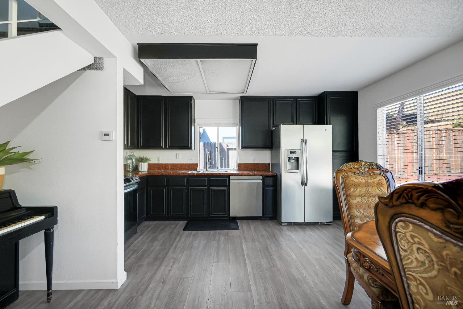 Detail Gallery Image 11 of 62 For 101 Panorama Dr, Benicia,  CA 94510 - 3 Beds | 1/1 Baths