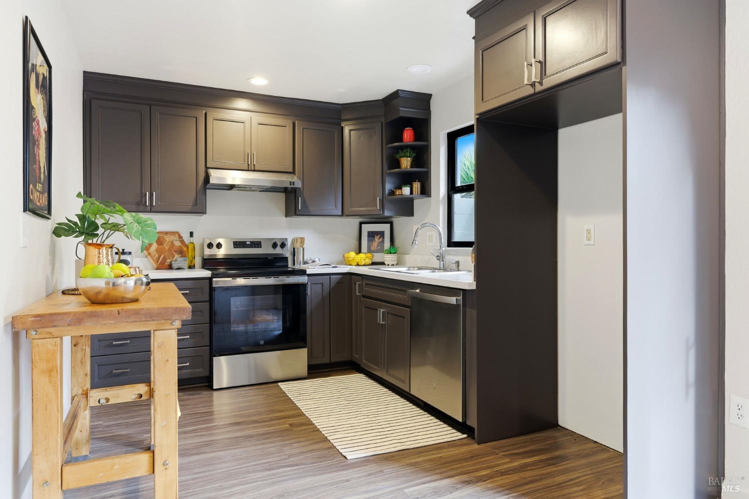 Detail Gallery Image 6 of 30 For 3552 Shelter Creek Dr, Napa,  CA 94558 - 3 Beds | 1/1 Baths