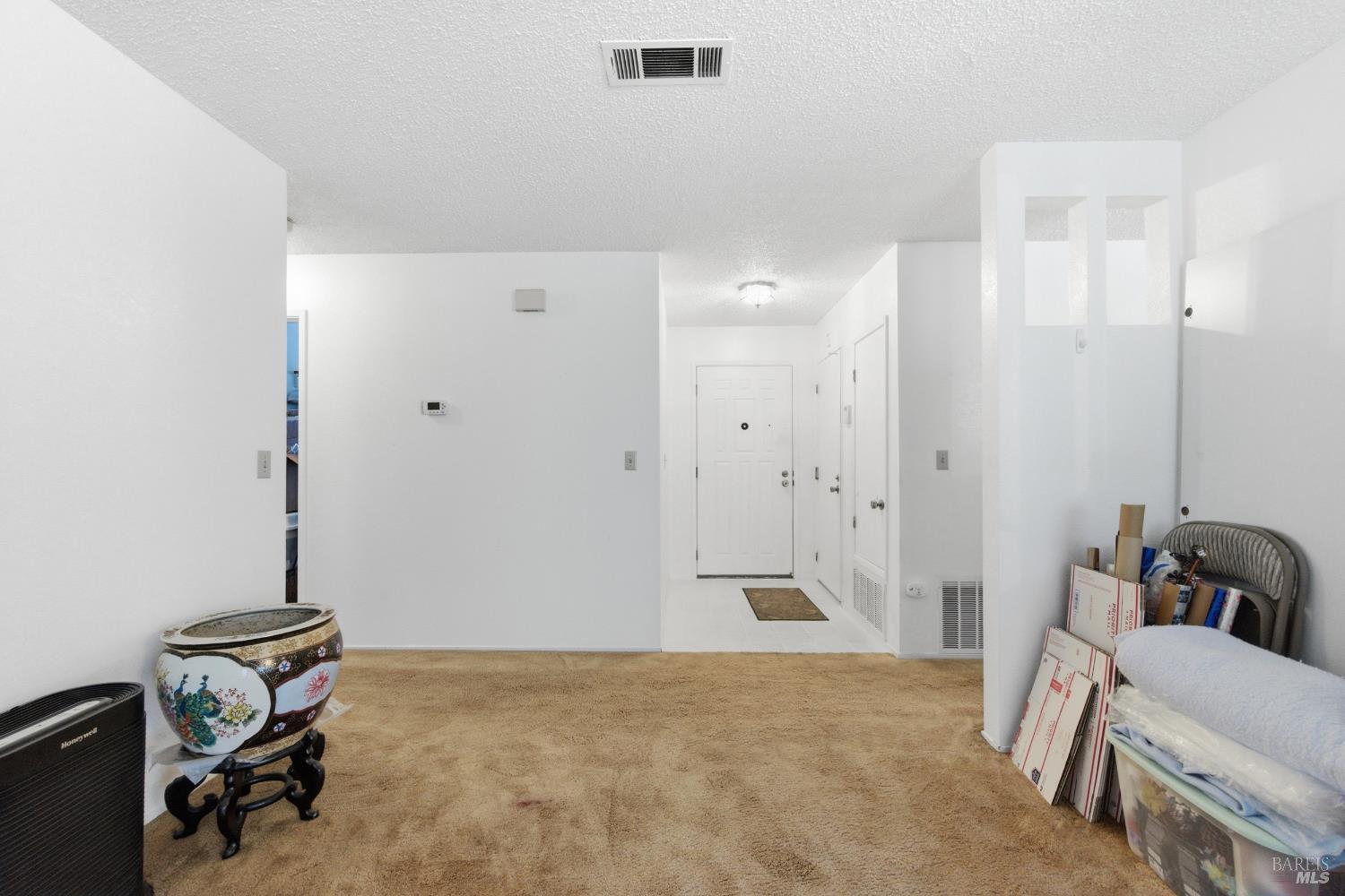 Detail Gallery Image 6 of 26 For 278 Cadloni Ln, Vallejo,  CA 94591 - 3 Beds | 2 Baths