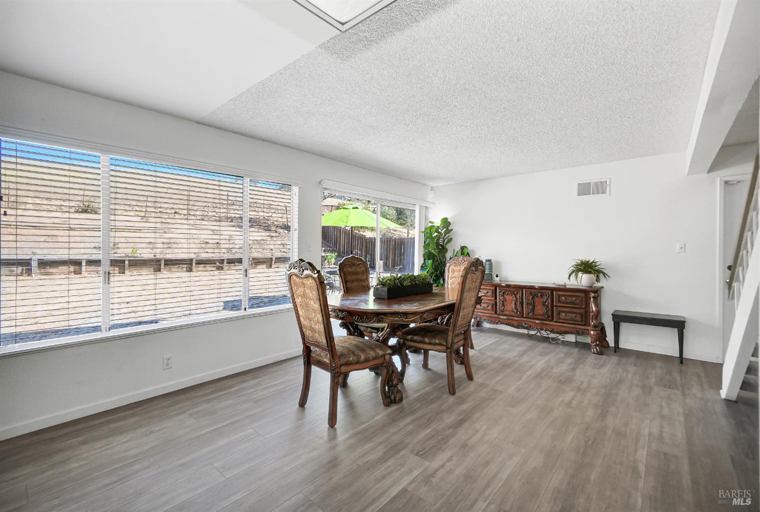 Detail Gallery Image 17 of 62 For 101 Panorama Dr, Benicia,  CA 94510 - 3 Beds | 1/1 Baths