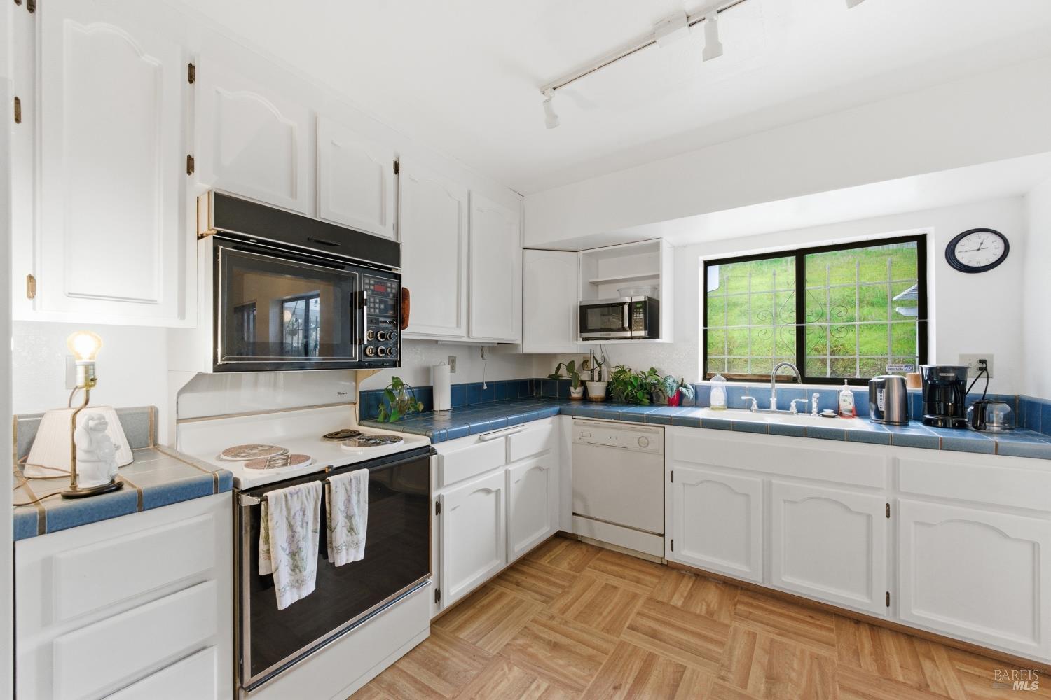 Detail Gallery Image 14 of 26 For 278 Cadloni Ln, Vallejo,  CA 94591 - 3 Beds | 2 Baths