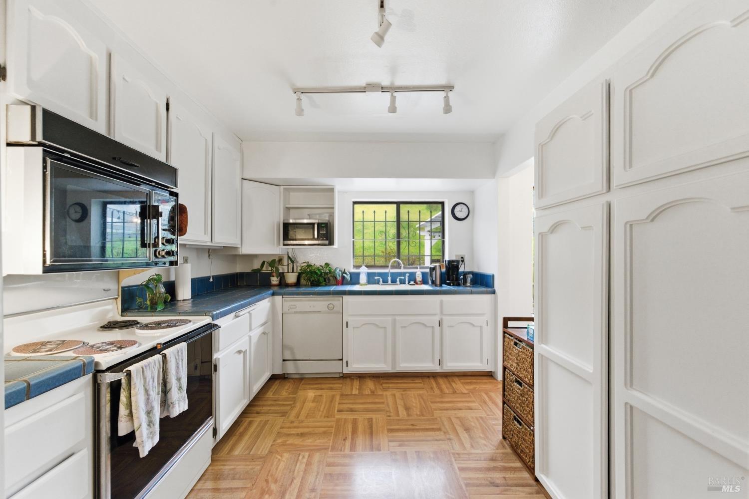 Detail Gallery Image 13 of 26 For 278 Cadloni Ln, Vallejo,  CA 94591 - 3 Beds | 2 Baths